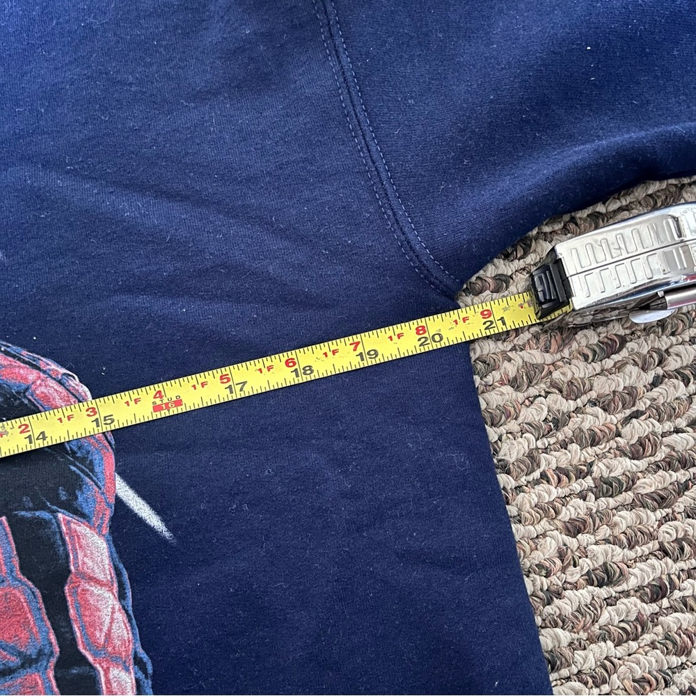 Captain America ‘Infinity War’ Crewneck - Picture 9 of 9